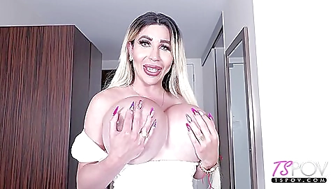 Amazing Blowjob From Caribbean Barbie